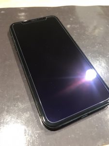 iPhoneXS　フィルム貼り付け