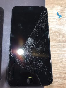 iPhone8　画面割れ　修理