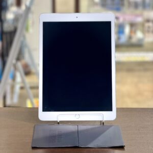 【…</div>
<div class=